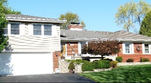 8102 Tennessee Ave., Willowbrook, IL 60527