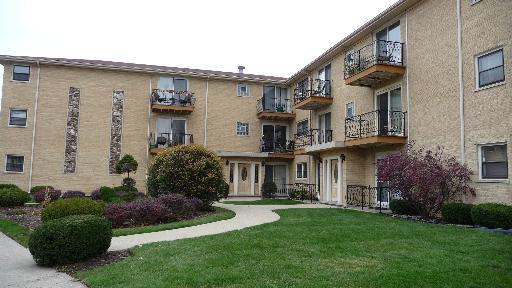 32 W Conti Pkwy. #2C, Elmwood Park, IL 60707