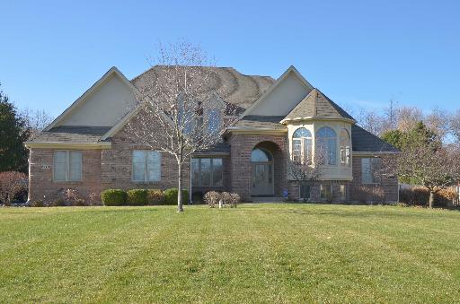 6710 Oakwood Manor Dr., Crystal Lake, IL 60012