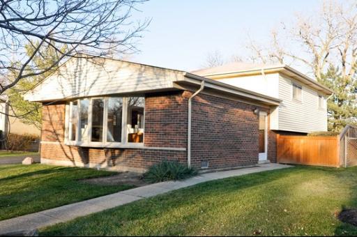 765 Barberry Rd., Highland Park, IL 60035