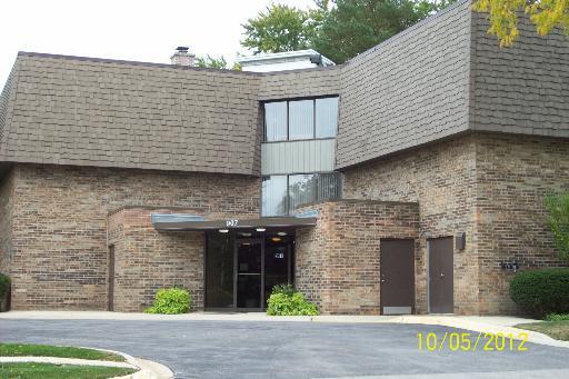 907 S Williams St. #214, Westmont, IL 60559