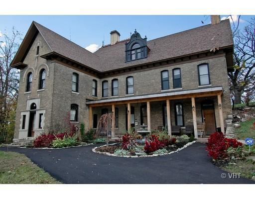 417 Hill St., East Dundee, IL 60118