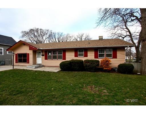 1144 Solfisburg Ave., Aurora, IL 60506