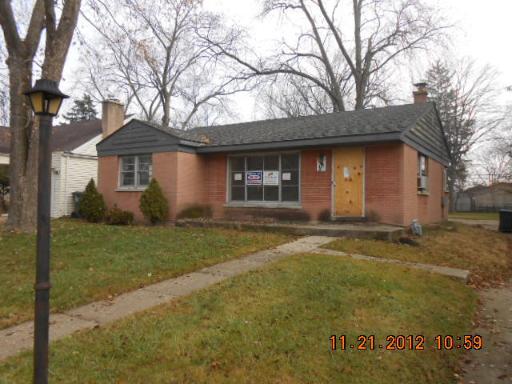 989 Jeannette St., Des Plaines, IL 60016
