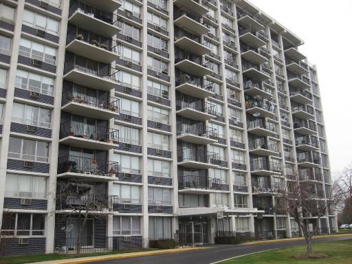 8809 Golf Rd. #10F, Niles, IL 60714