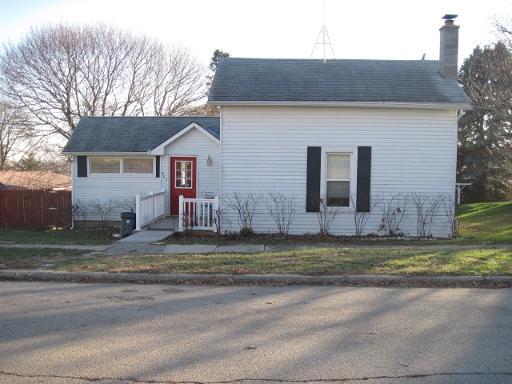 907 N Third St., Ashton, IL 61006