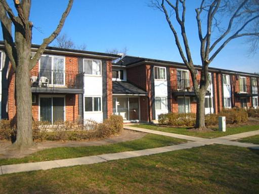 2408 E Brandenberry Ct. #2F, Arlington Heights, IL 60004