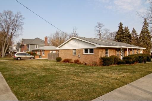 434 Maple St., Glen Ellyn, IL 60137