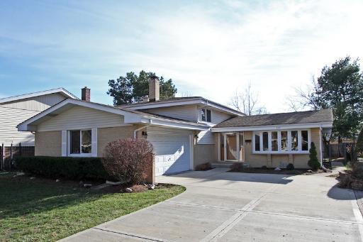 245 Denver Dr., Des Plaines, IL 60018