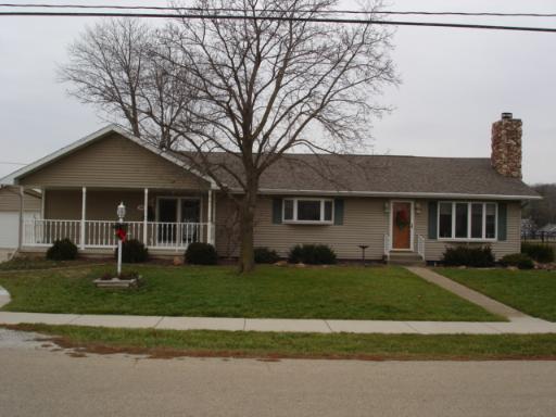 105 Division St., Utica, IL 61373