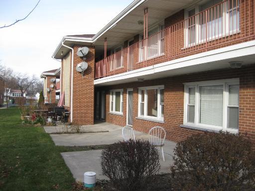 101 Dover Dr. #7, Des Plaines, IL 60018