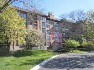 3801 Mission Hills Rd. #407B, Northbrook, IL 60062