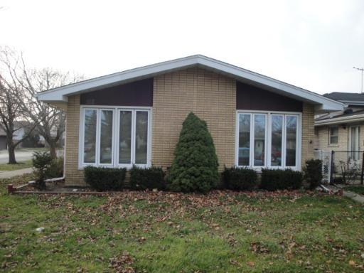 418 Mackinaw Ave., Calumet City, IL 60409