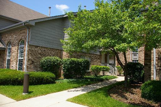 39 Foxcroft Rd. #135, Naperville, IL 60565
