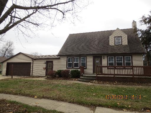 320 E 2nd St., Genoa, IL 60135