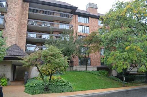 3851 Mission Hills Rd. #105W, Northbrook, IL 60062