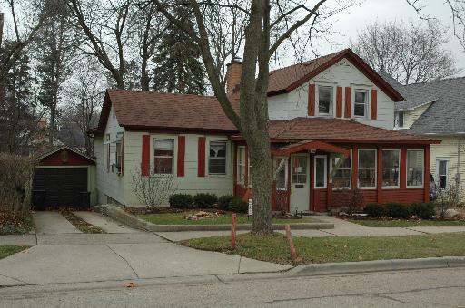 532 S Grove Ave., Barrington, IL 60010