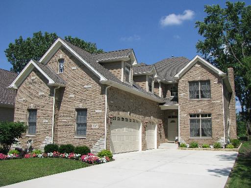 507 Blackhawk Dr., Westmont, IL 60559