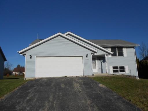 229 Briar Cliff St., Poplar Grove, IL 61065