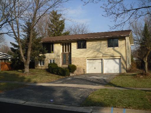 5513 Cumnor Rd., Downers Grove, IL 60516