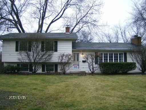 560 Spruce Dr., Naperville, IL 60540