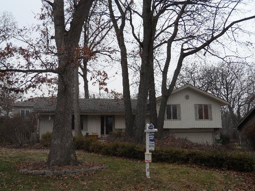 222 Lakewood Dr., Oakwood Hills, IL 60013