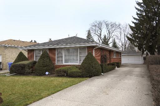 913 Oakton St., Park Ridge, IL 60068