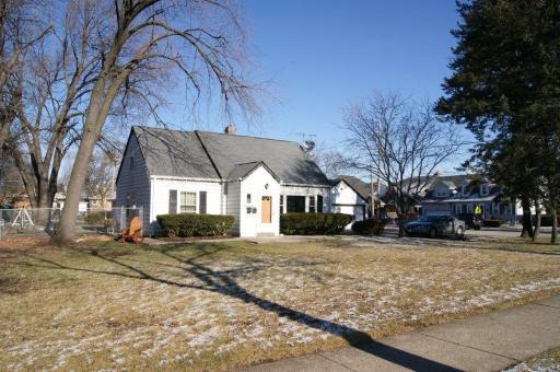 1784 W Pratt, Des Plaines, IL 60018