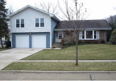 835 Eden Dr., Schaumburg, IL 60193