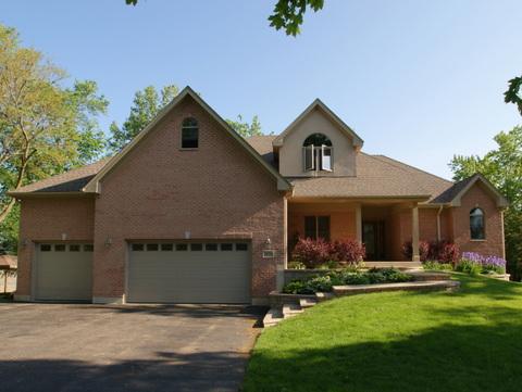 18754 W Maple Ave., Grayslake, IL 60030