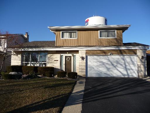 1450 Golden Gate Dr., Addison, IL 60101