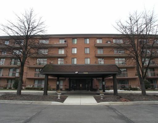 6443 Clarendon Hills Rd. #501C, Willowbrook, IL 60527
