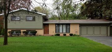 102 Arlington Dr., Barrington, IL 60010