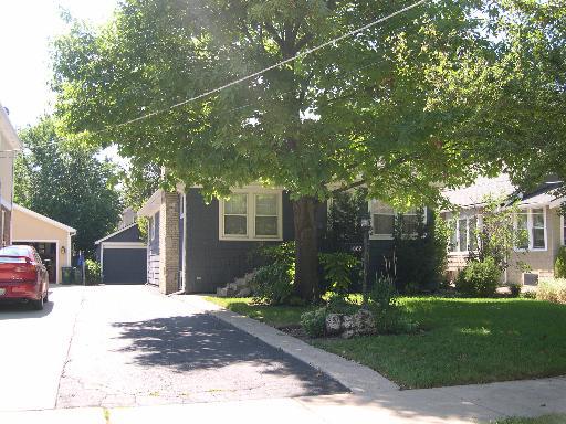 882 Burton Ave., Highland Park, IL 60035