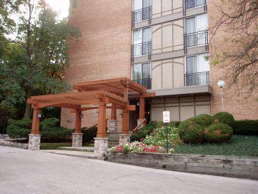 5810 Oakwood Dr. #1E, Lisle, IL 60532