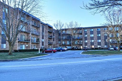 701 Huntington Commons Rd. #311C, Mount Prospect, IL 60056