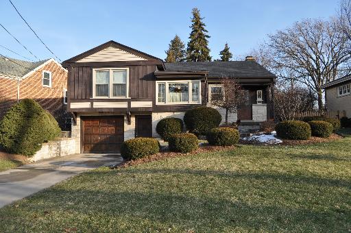 271 Sunset Ave., Glen Ellyn, IL 60137