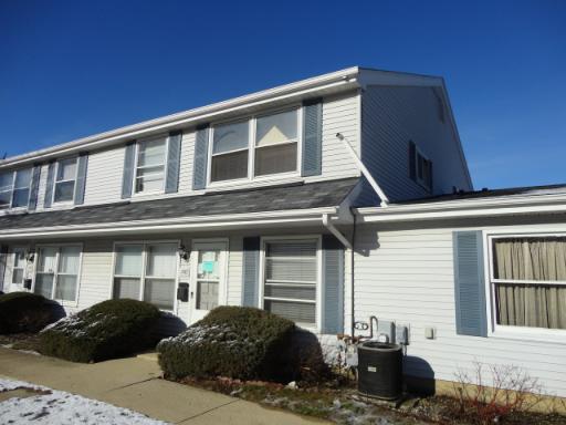 1760 Queensbury Cir., Hoffman Estates, IL 60195
