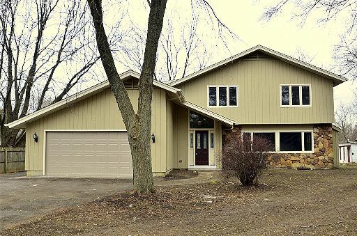 28W453 Garys Mill Rd., Winfield, IL 60190