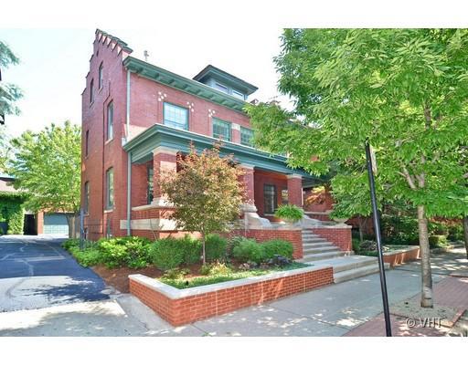844 W Junior Ter., Chicago, IL 60613