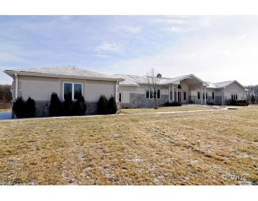 8 Raintree Pl., Barrington Hills, IL 60010