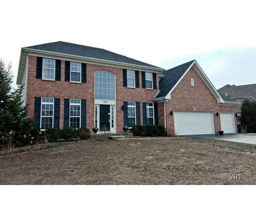 1367 Hunters Tr., Crystal Lake, IL 60014