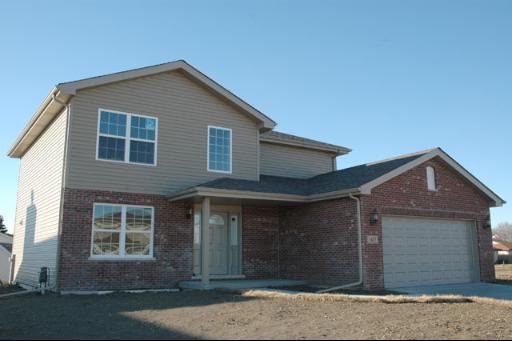 415 E Bethel Dr., Bourbonnais, IL 60914