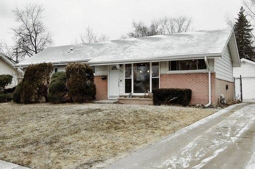 210 Illinois Blvd., Hoffman Estates, IL 60194