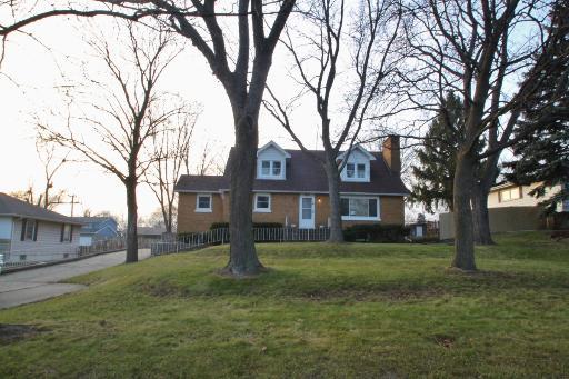 2712 N Lewis Ave., Waukegan, IL 60085