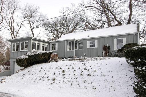 103 Paddock Ln., Tower Lakes, IL 60010
