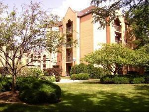 7410 W Lawrence Ave. #223, Harwood Heights, IL 60706