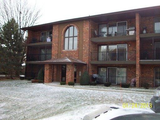 8205 Millstone Dr. #8-2C, Palos Hills, IL 60465