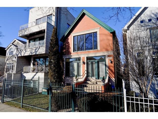 2112 W Barry Ave., Chicago, IL 60618