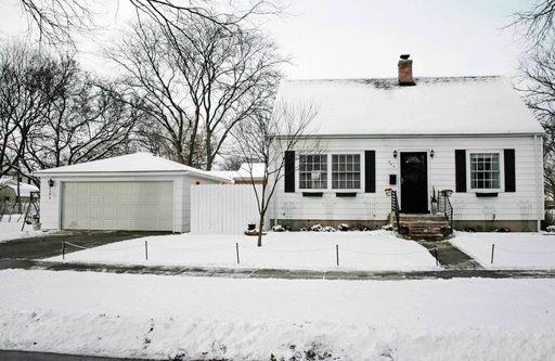 344 May Ave., Glen Ellyn, IL 60137